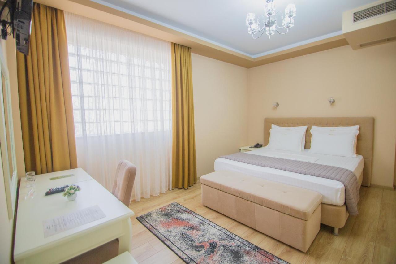 Christi'S Hotel Borova Korce Exterior photo